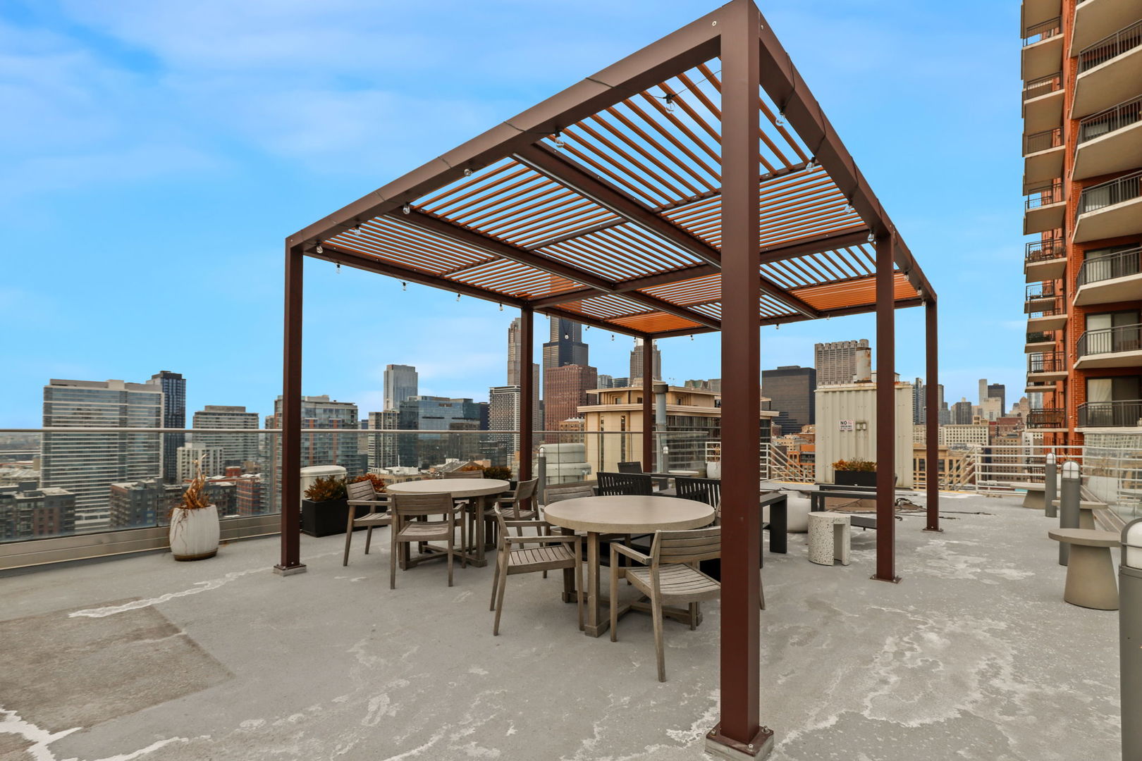 40 East 9th Street, Unit 716 Chicago, IL 60605 - Photo 35 of 37 a view of outdoor space with seating area and city view