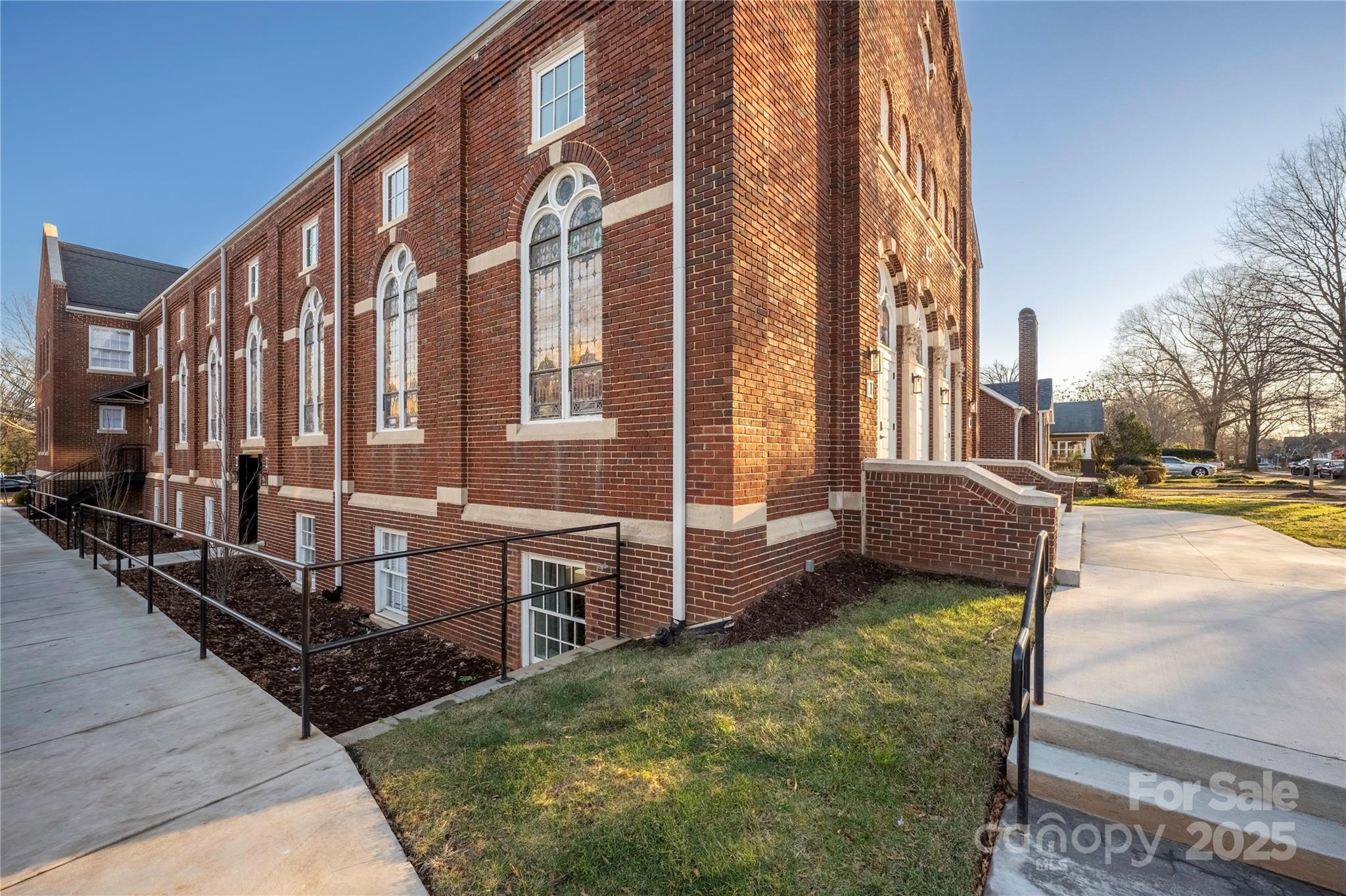 203 Grandin Road, Unit 3 Charlotte, NC 28208 - Photo 34 of 34 a view of a building from a porch
