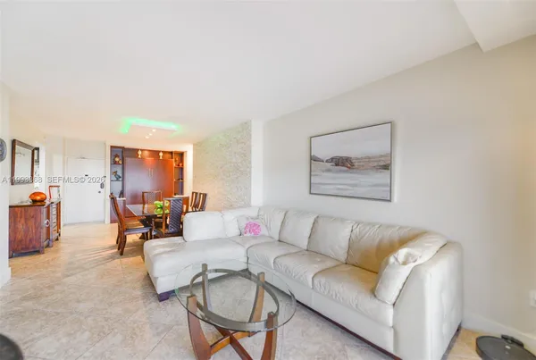 $2,500 | 1980 South Ocean Drive, Unit 21M, Hallandale Beach, FL 33009