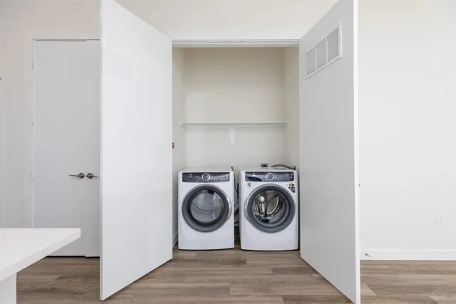 $1,350 | 1690 North Loop, Unit 208, Houston, TX 77009