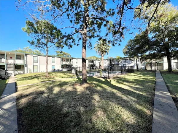 $750 | 130 Oyster Creek Drive, Unit 22, Lake Jackson, TX 77566