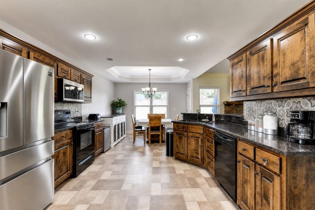82 Lake Point Court Jefferson, GA 30549 - Photo 15 of 57