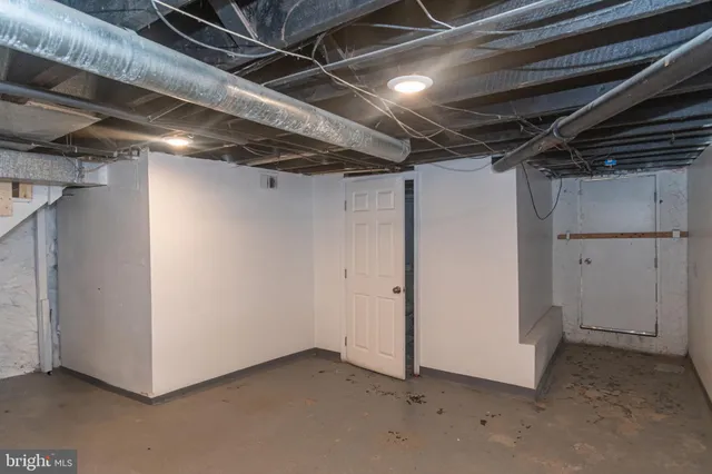 a view of utility room