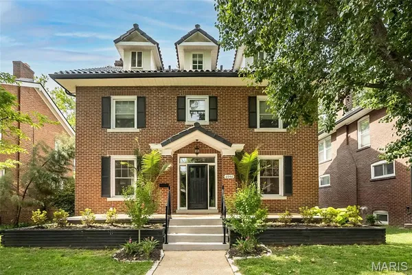 $1,150,000,000 | 6946 Pershing Avenue, University City, MO 63130