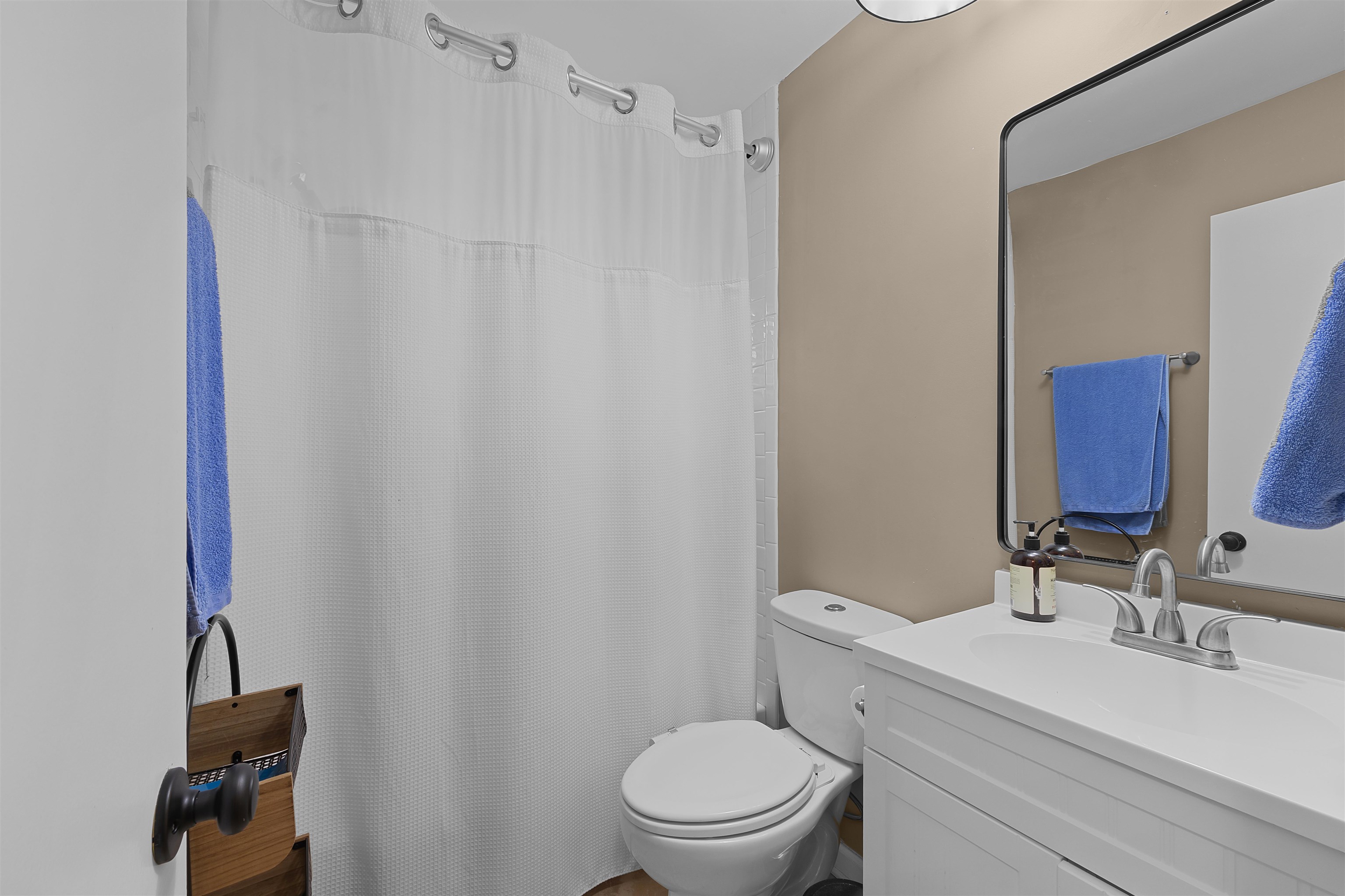 5 Cr 329 Road Iuka, MS 38852 - Photo 12 of 39 a bathroom with a sink a toilet and a mirror