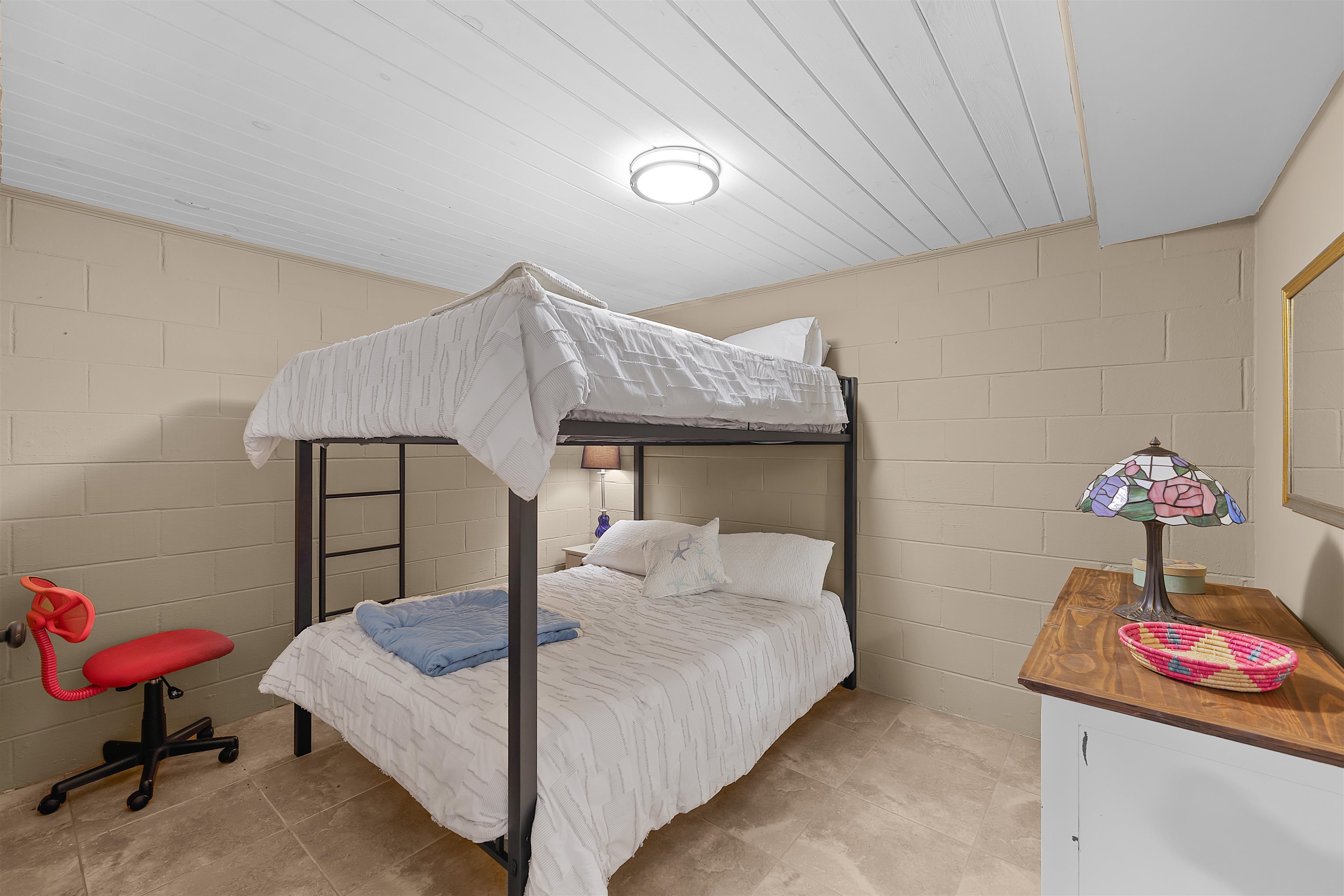 5 Cr 329 Road Iuka, MS 38852 - Photo 14 of 39 a bedroom with a bed and a chandelier