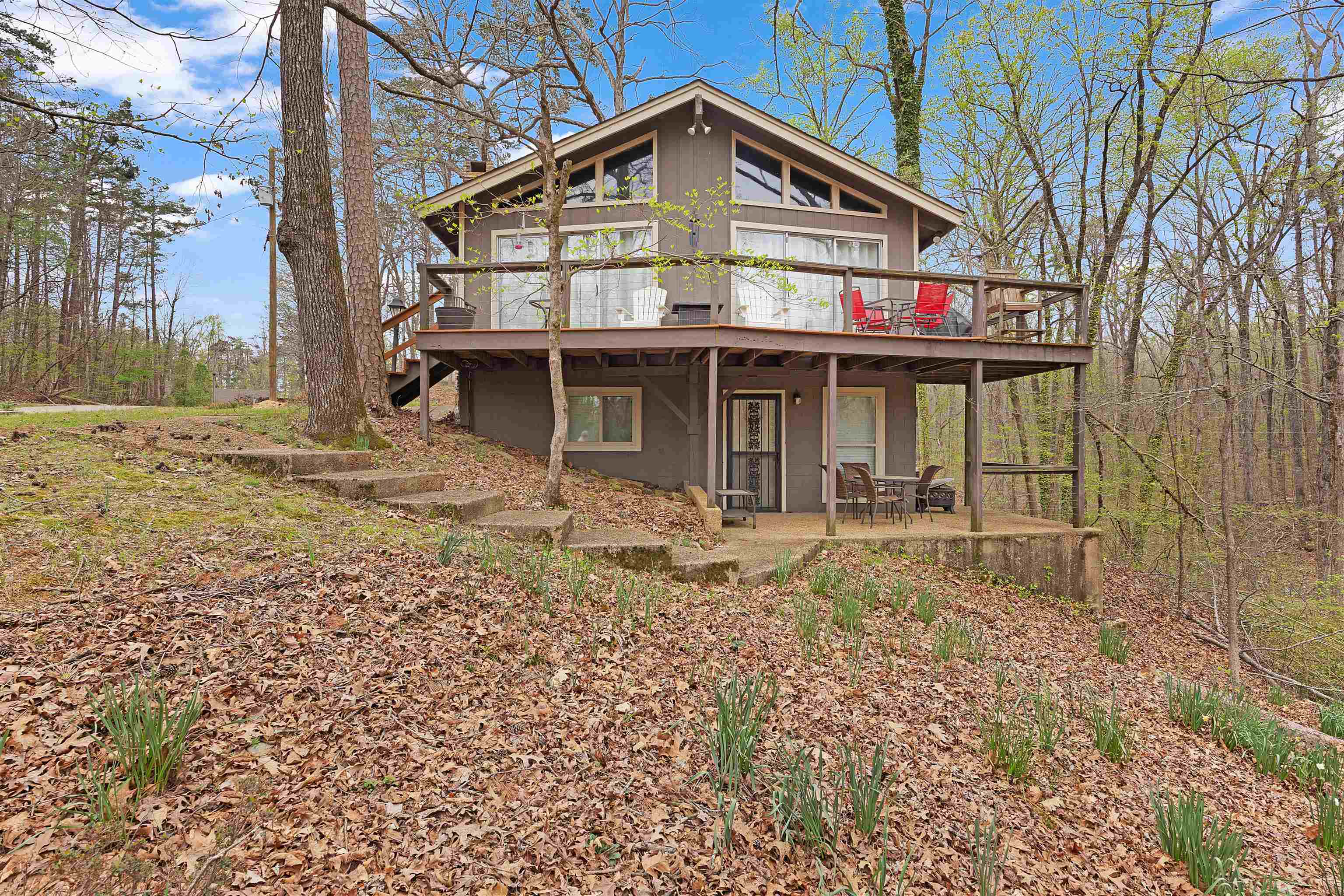 5 Cr 329 Road Iuka, MS 38852 - Photo 2 of 39 a front view of a house with garden