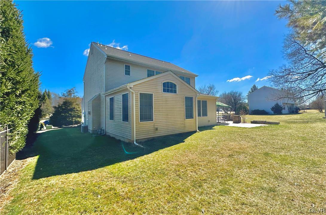 4925 Matts Drive Bethlehem, PA 18017 - Photo 5 of 46