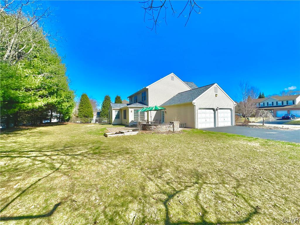 4925 Matts Drive Bethlehem, PA 18017 - Photo 7 of 46