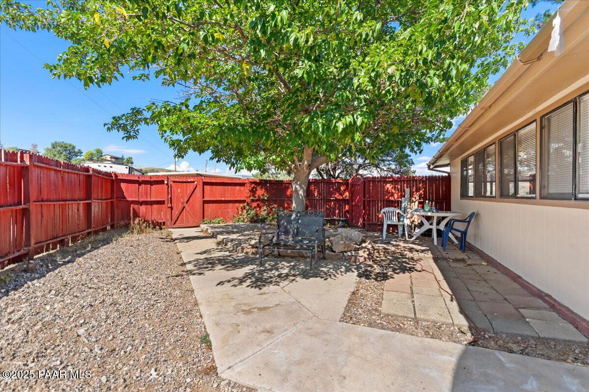 18246 Henry Coe Road Peeples Valley, AZ 86332 - Photo 12 of 20 16-Backyard