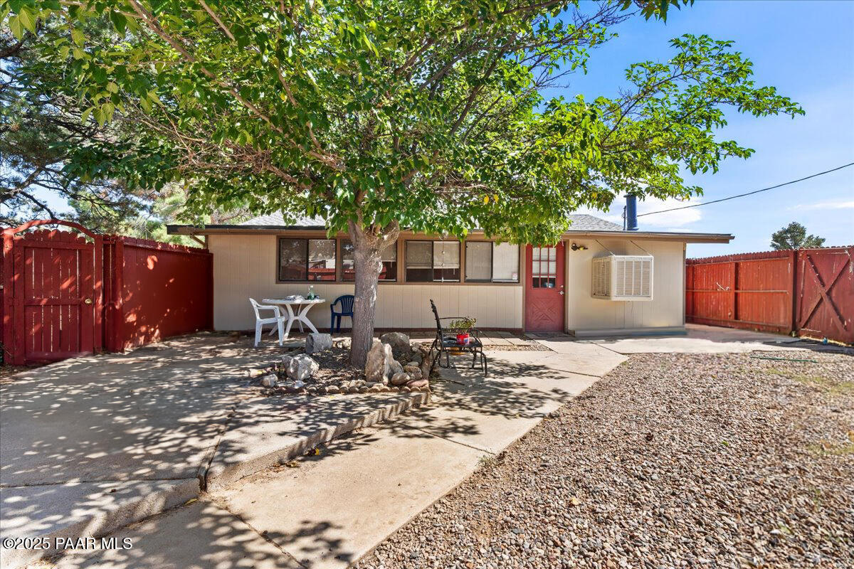 18246 Henry Coe Road Peeples Valley, AZ 86332 - Photo 13 of 20 17-Backyard