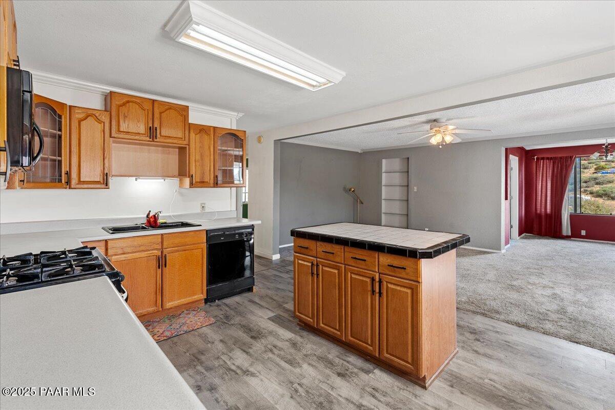 18246 Henry Coe Road Peeples Valley, AZ 86332 - Photo 6 of 20 10-Kitchen