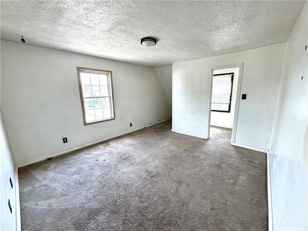 348 Fairview Avenue Hamilton, OH 45015 - Photo 4 of 9 This bright room offers a versatile space, perfect for customization and personal touches.