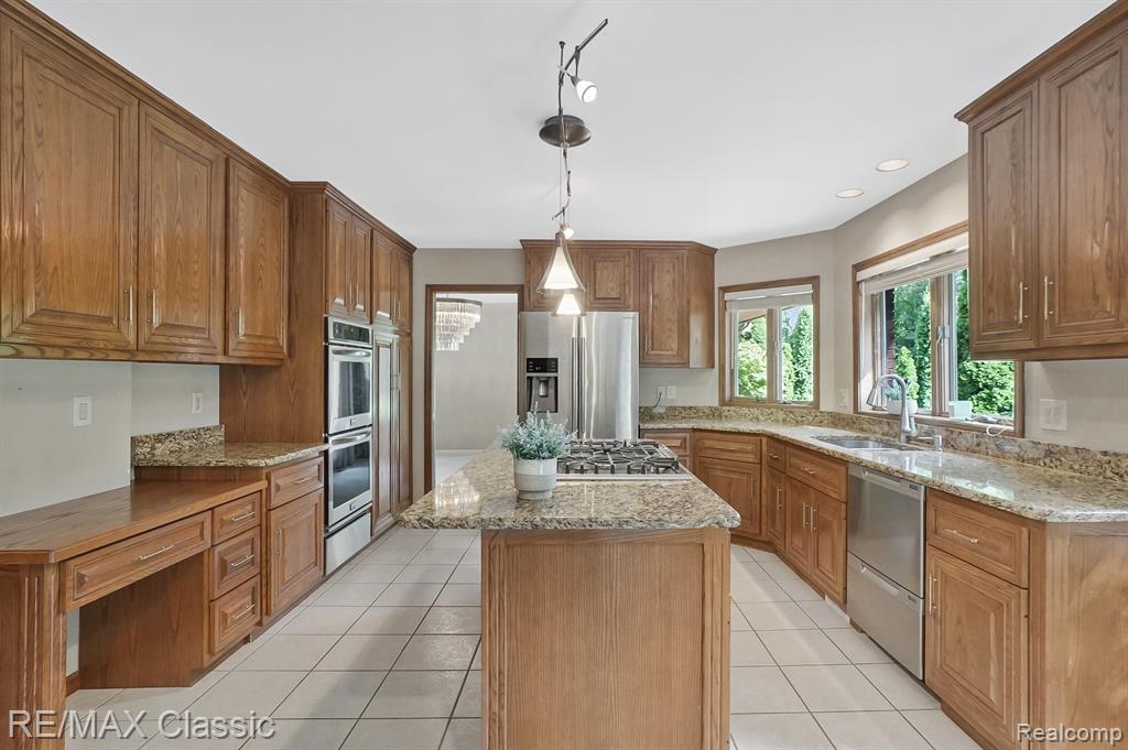 3049 Walnut Lake Road West Bloomfield, MI 48322 - Photo 17 of 53 Gallery Image 17