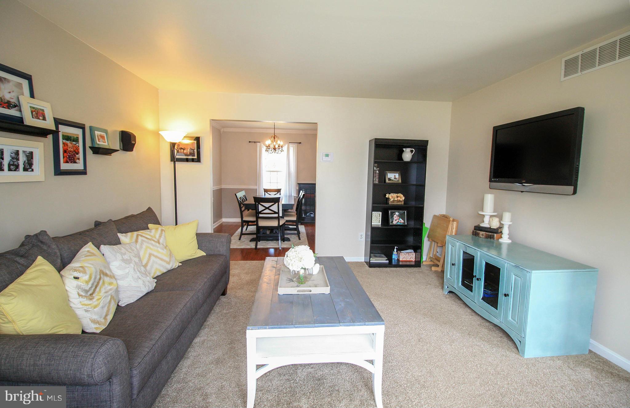 8102 Timberbrooke Road Baltimore, MD 21237 - Photo 10 of 30 Living Room