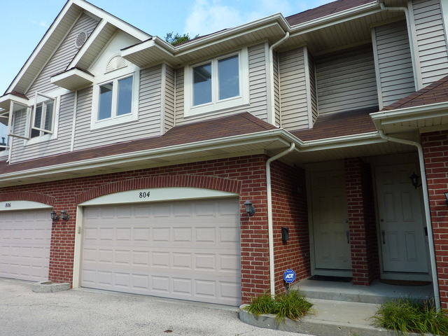 804 Skokie Road Wilmette, IL 60091 - Photo 1 of 1 a front view of a house