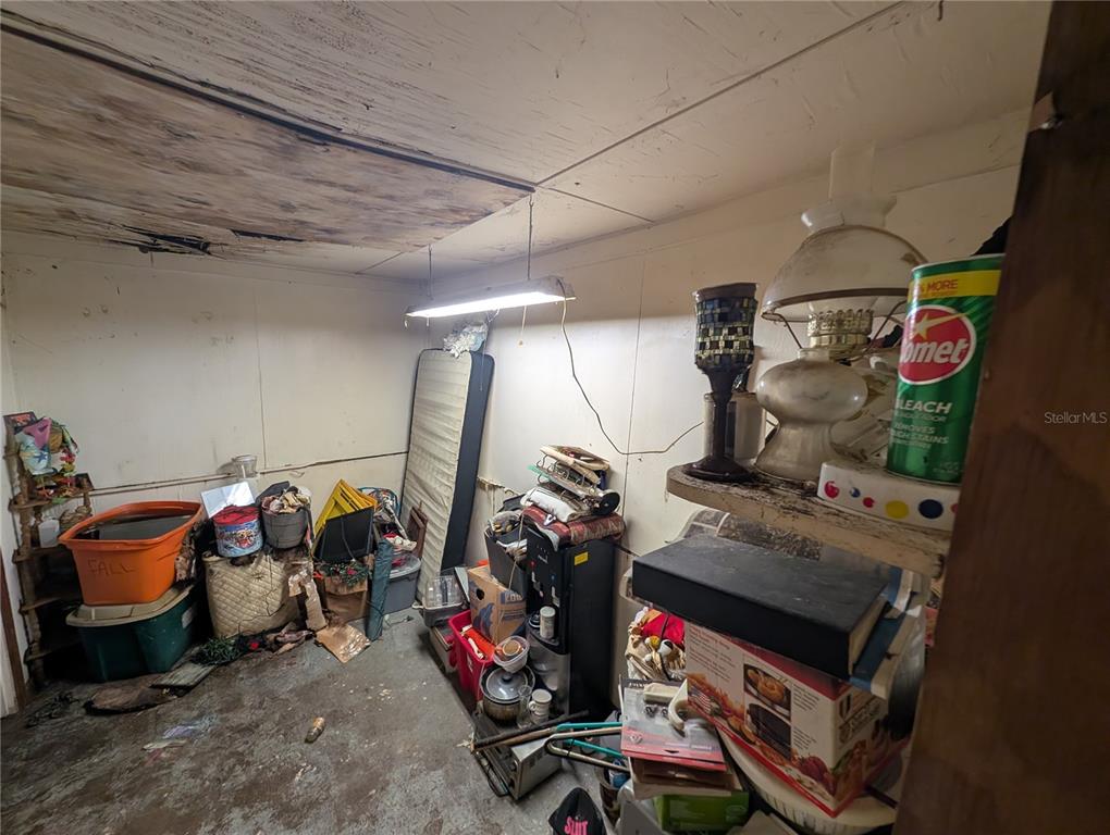 2516 Hebb Road Auburndale, FL 33823 - Photo 14 of 55 a view of a room with gym equipment