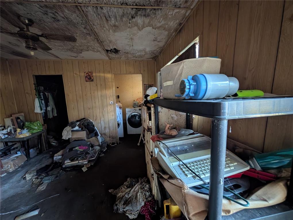 2516 Hebb Road Auburndale, FL 33823 - Photo 18 of 55 a room with gym equipment