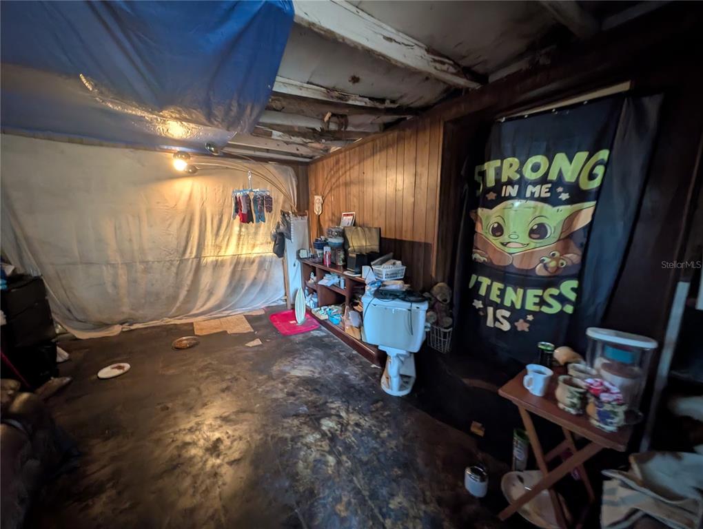 2516 Hebb Road Auburndale, FL 33823 - Photo 36 of 55 a living room with patio furniture and a window