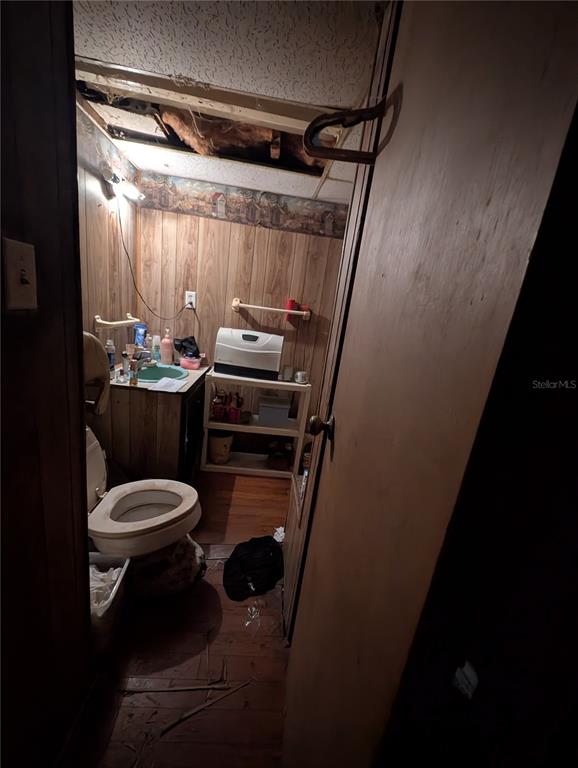 2516 Hebb Road Auburndale, FL 33823 - Photo 6 of 55 a bathroom with a sink toilet and shower