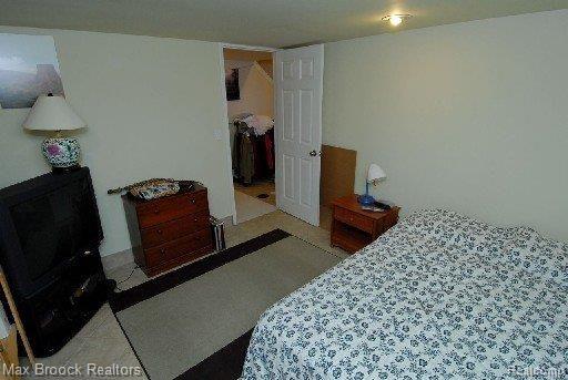 4032 Elmhurst Road Waterford, MI 48328 - Photo 16 of 16 basement bedroom