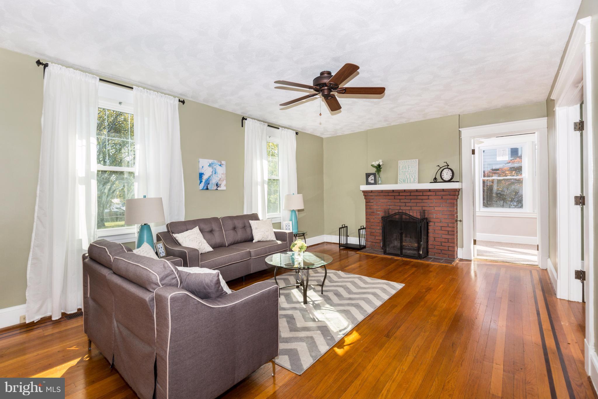 3610 Buckingham Road Baltimore, MD 21207 - Photo 3 of 30 Living Room
