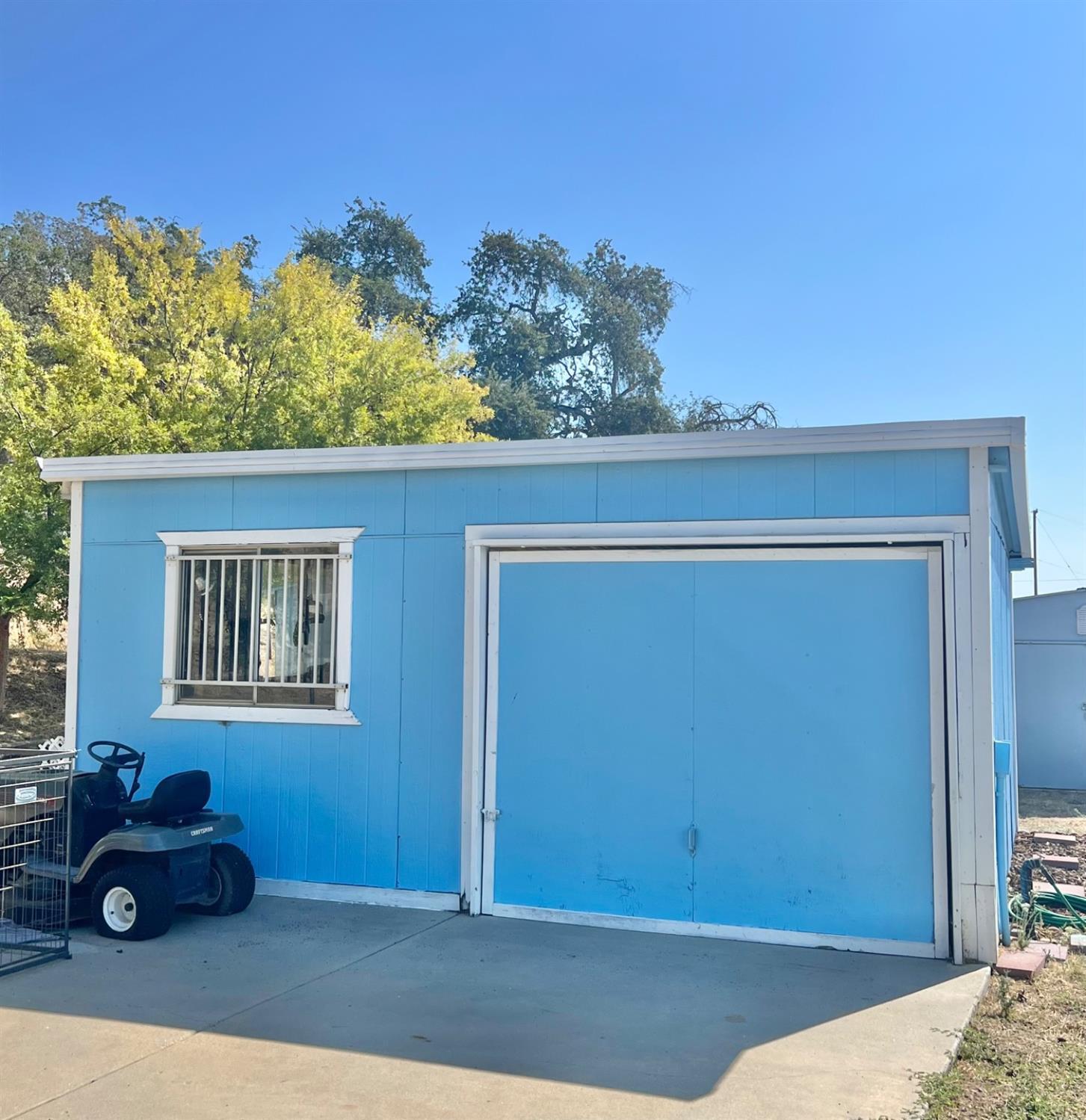 33188 George Smith Road Squaw Valley, CA 93675 - Photo 38 of 43 a front view of a house with trees