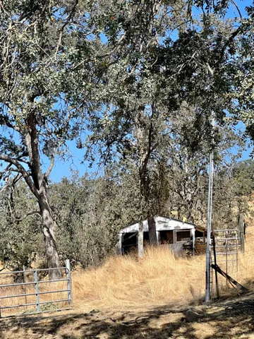 $320,000 | 33188 George Smith Road, Squaw Valley, CA 93675