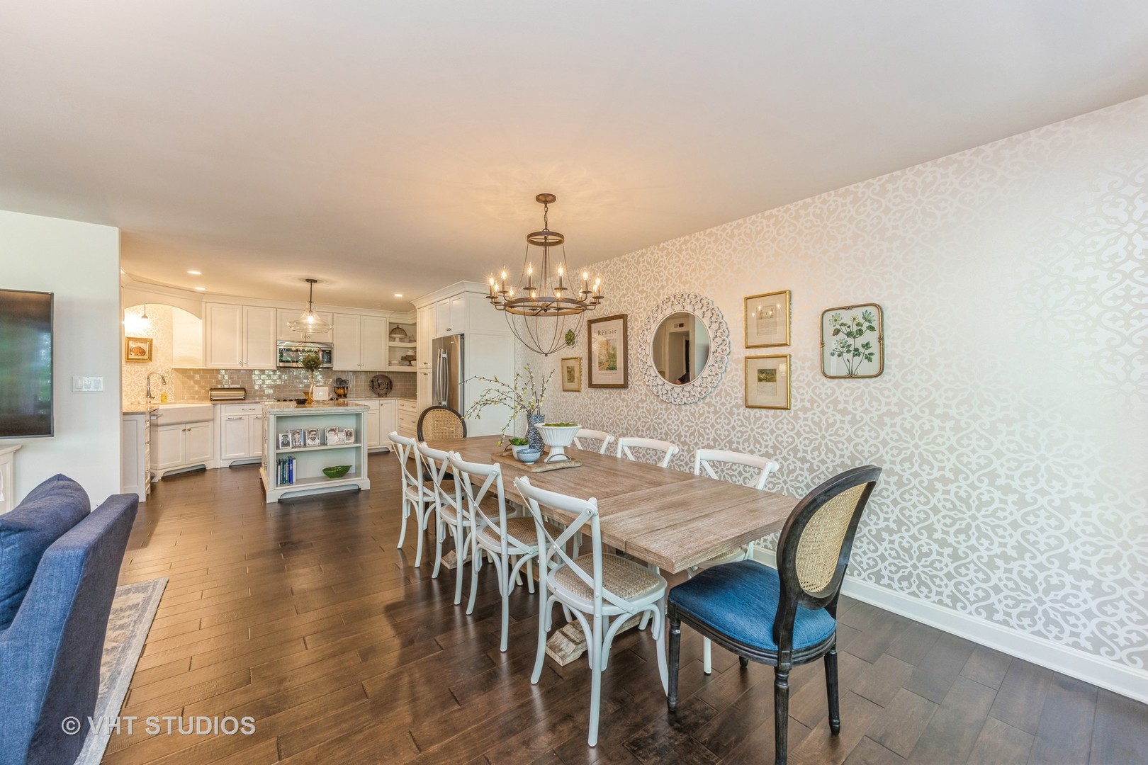 1409 Burr Oak Road, Unit 315A Hinsdale, IL 60521 - Photo 11 of 22 a view of a dining room with furniture and wooden floor
