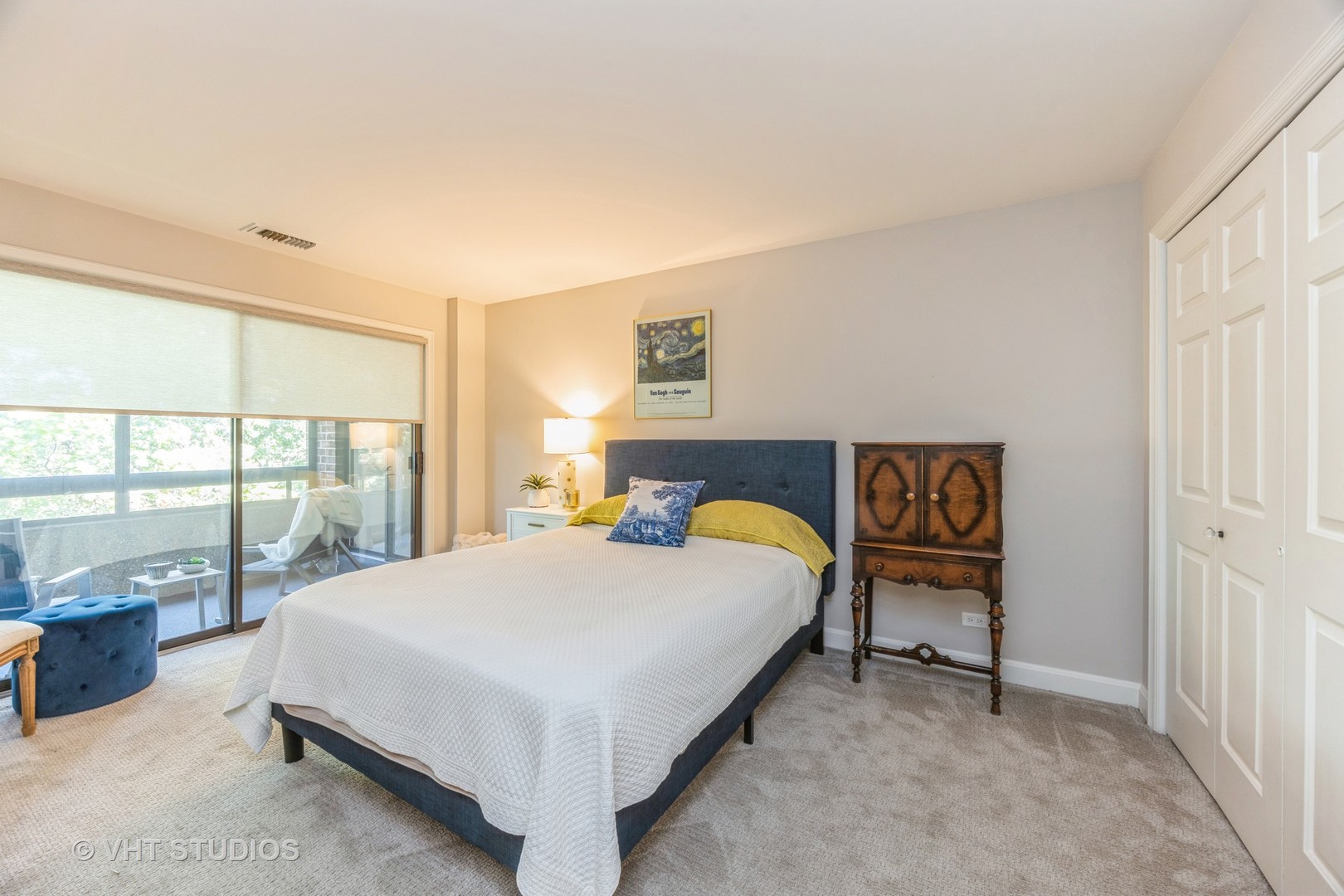 1409 Burr Oak Road, Unit 315A Hinsdale, IL 60521 - Photo 18 of 22 a bedroom with a bed lamp and a large window