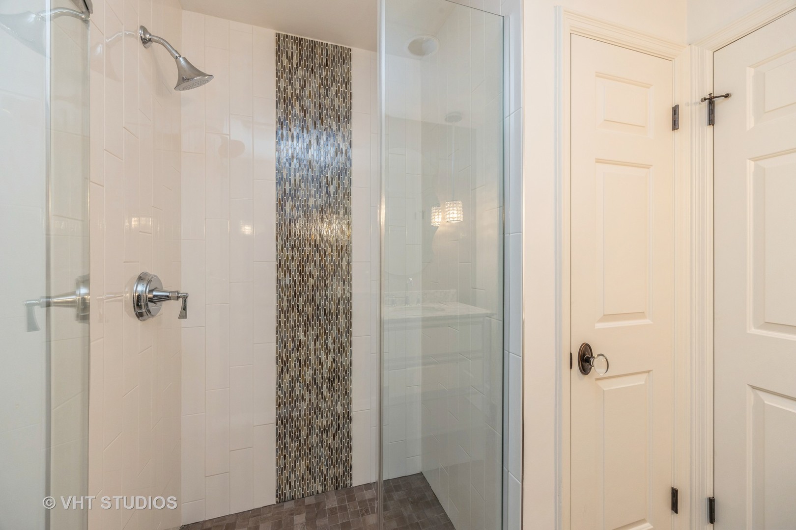 1409 Burr Oak Road, Unit 315A Hinsdale, IL 60521 - Photo 19 of 22 a bathroom with a shower