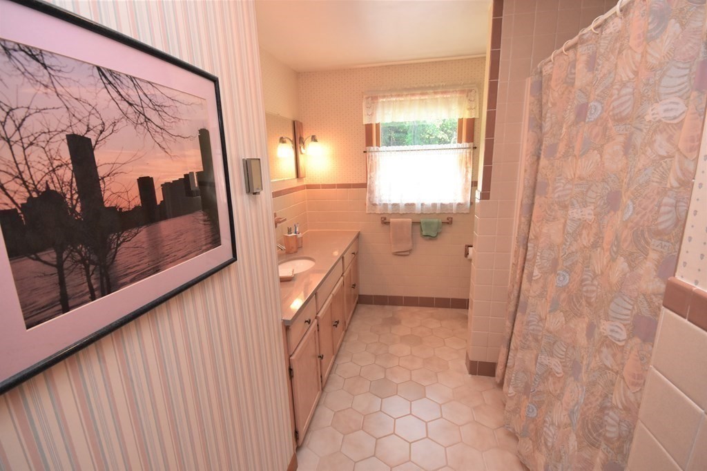 1175 Bay Road Amherst, MA 01002 - Photo 20 of 34 a view of hallway with window