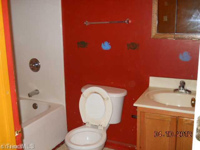 915 Sharon Street High Point, NC 27260 - Photo 3 of 4 Other Bath.