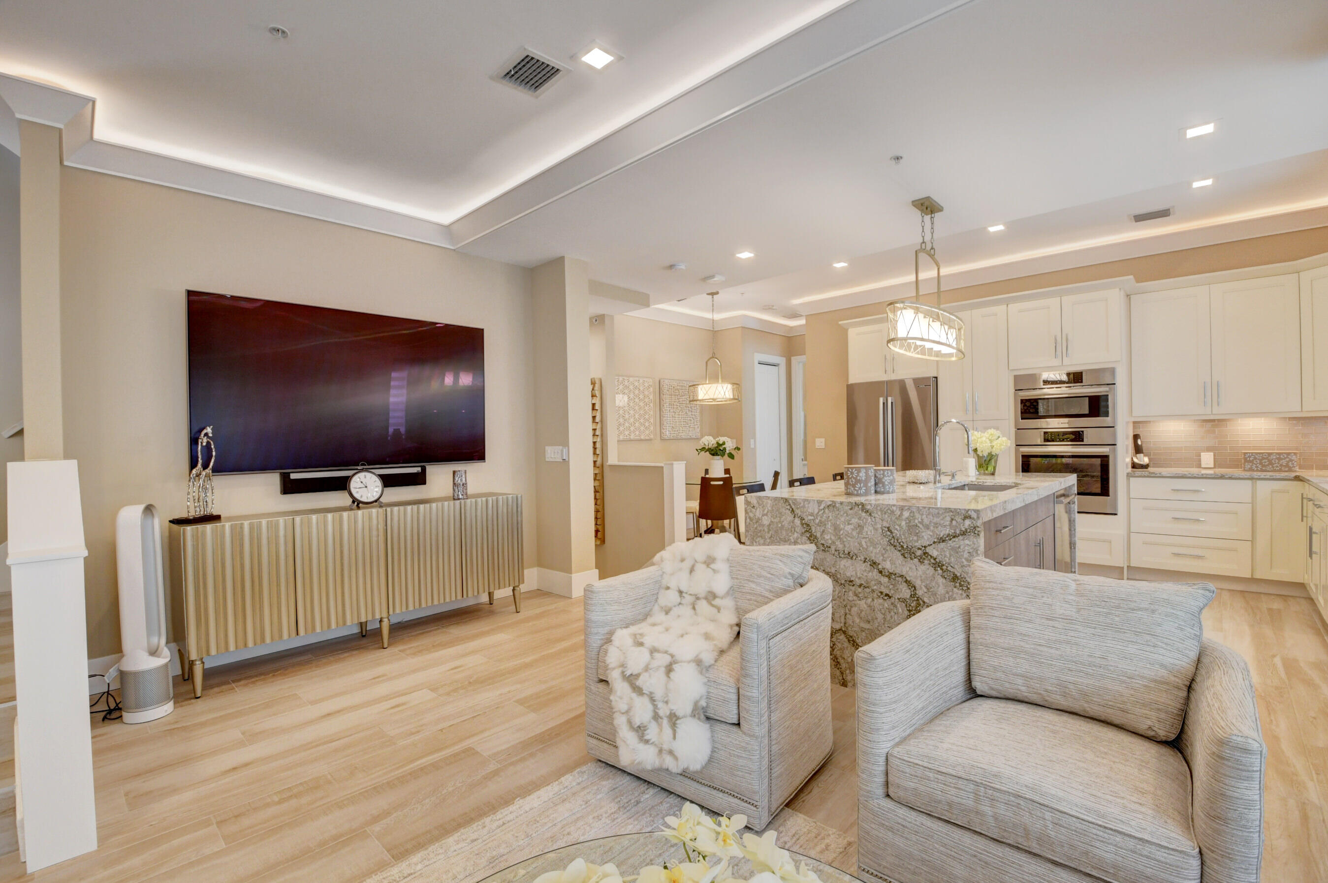 150 Northeast 6th Avenue, Unit R Delray Beach, FL 33483 - Photo 13 of 61 DSC_9685_6_7_8_9
