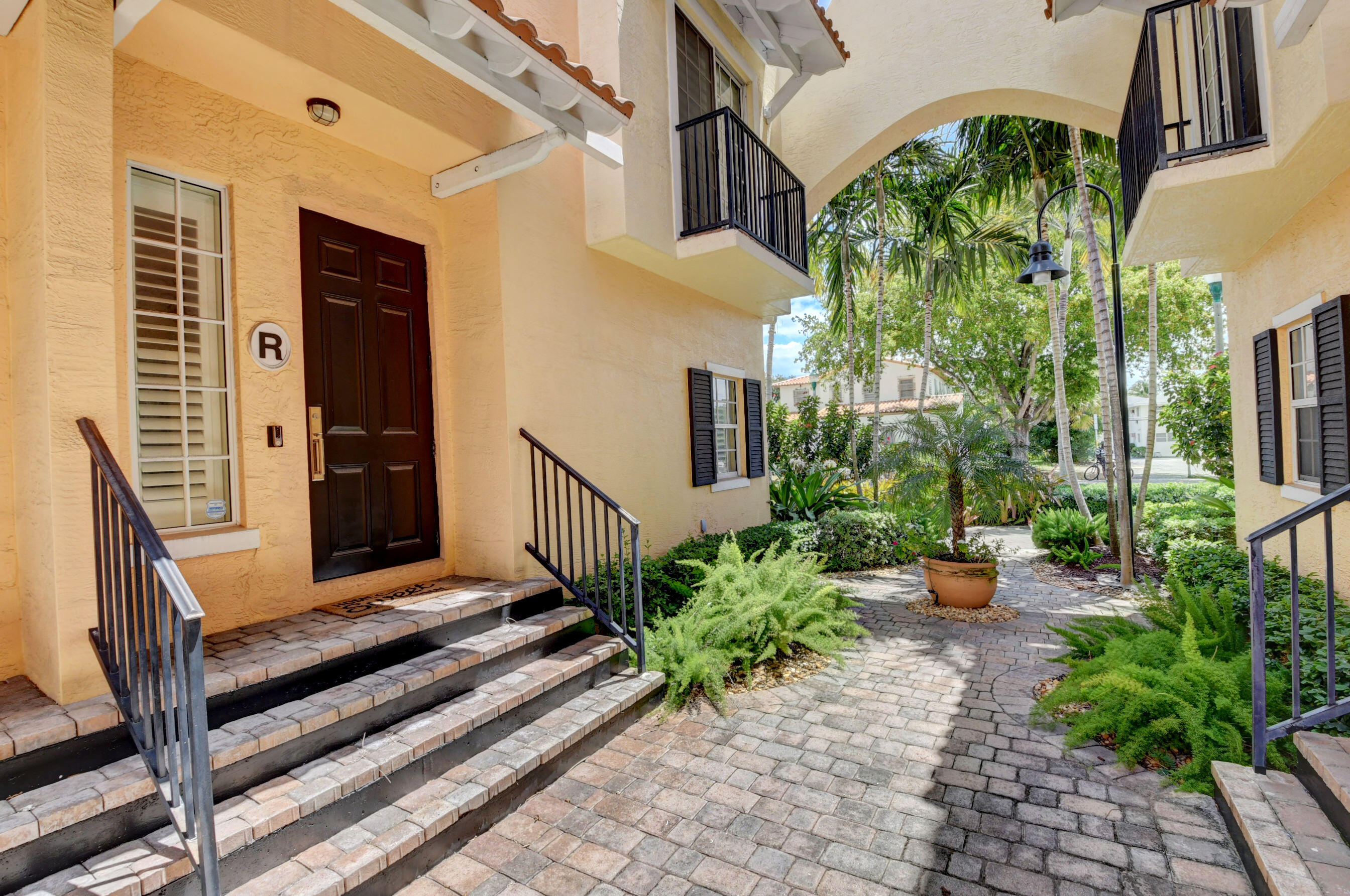 150 Northeast 6th Avenue, Unit R Delray Beach, FL 33483 - Photo 2 of 61 DSC_9890_1_2_3_4