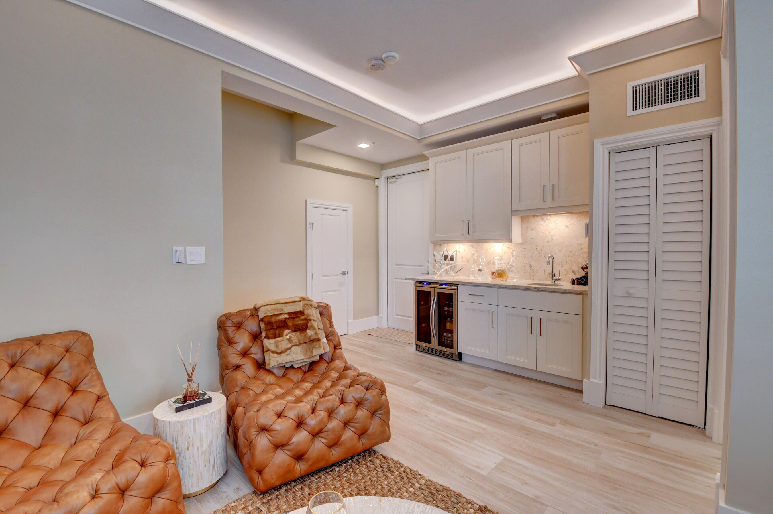 150 Northeast 6th Avenue, Unit R Delray Beach, FL 33483 - Photo 5 of 61 DSC_9640_1_2_3_4