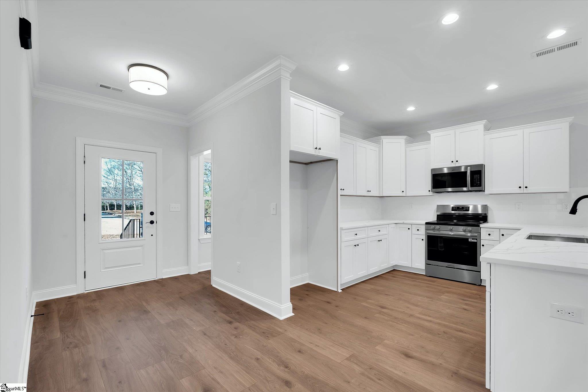 408 Falcons Lair W Drive Walhalla, SC 29691 - Photo 4 of 42