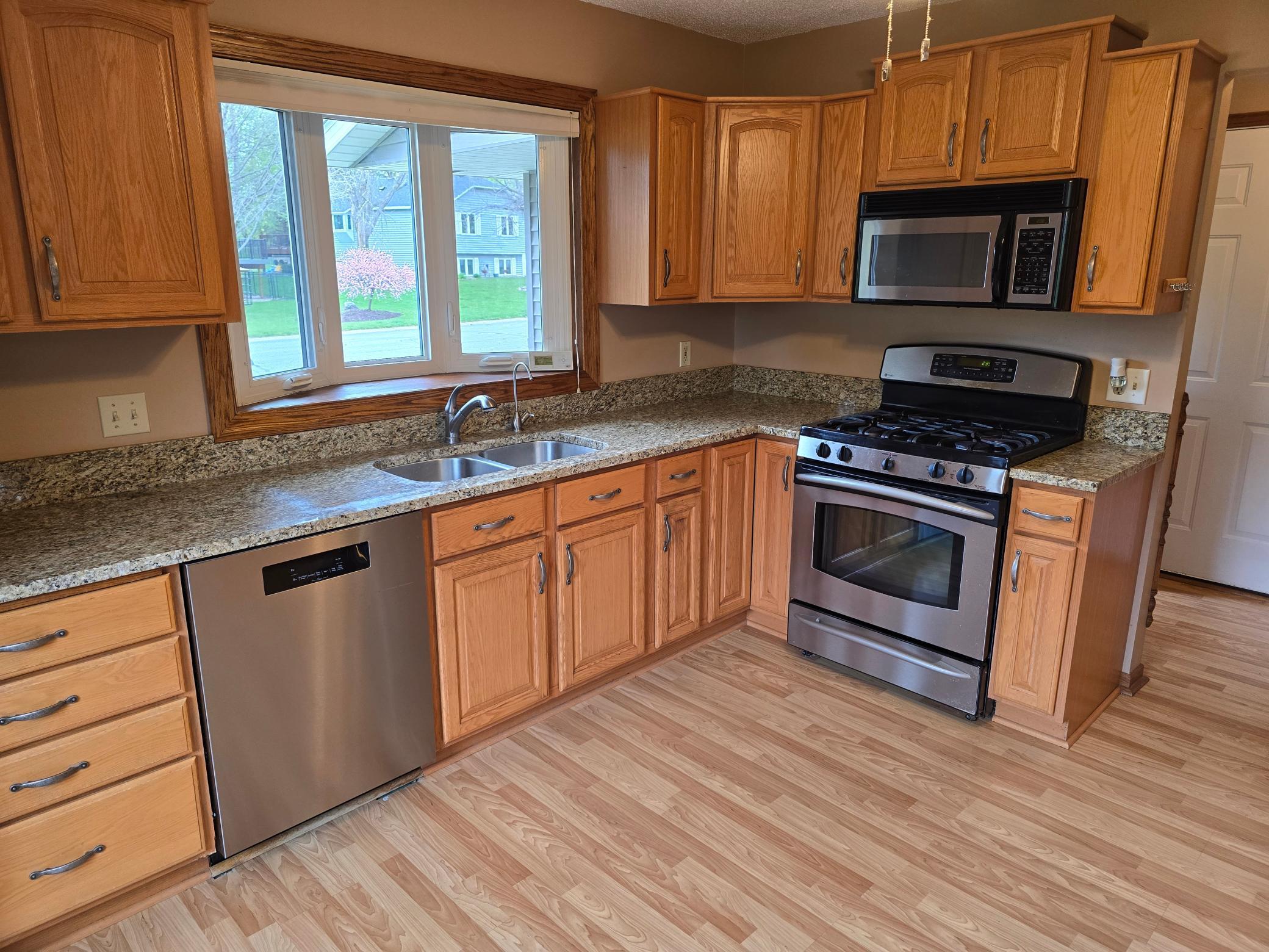 1830 Walnut Lane Eagan, MN 55122 - Photo 9 of 38