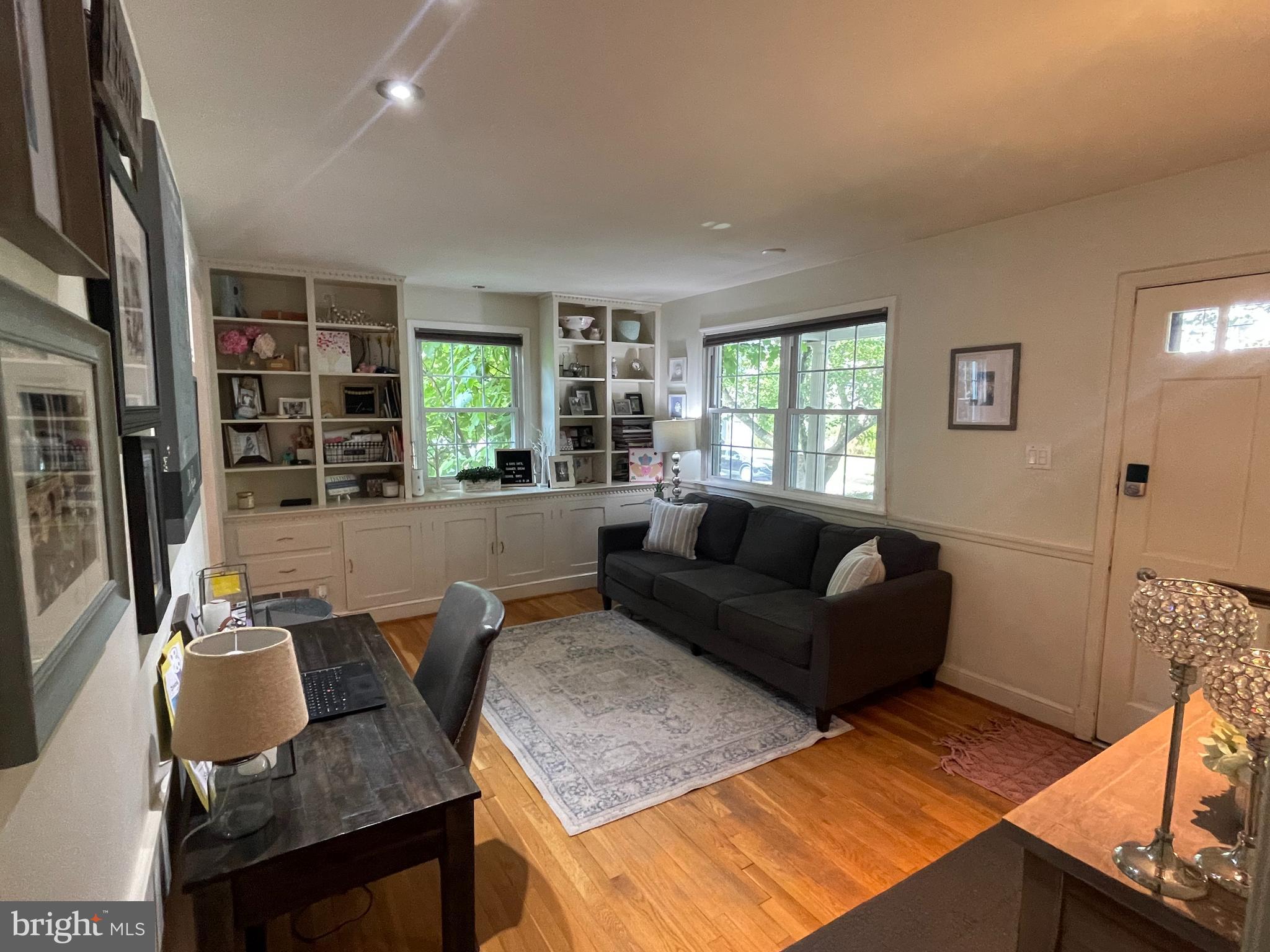 4411 Edgefield Road Kensington, MD 20895 - Photo 4 of 22 Living Room has great sun and charm