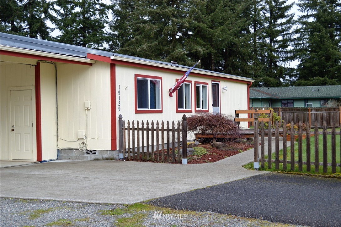 19129 Loganberry Street Southwest Rochester, WA 98579 - Photo 4 of 25 a front view of a house with a garden