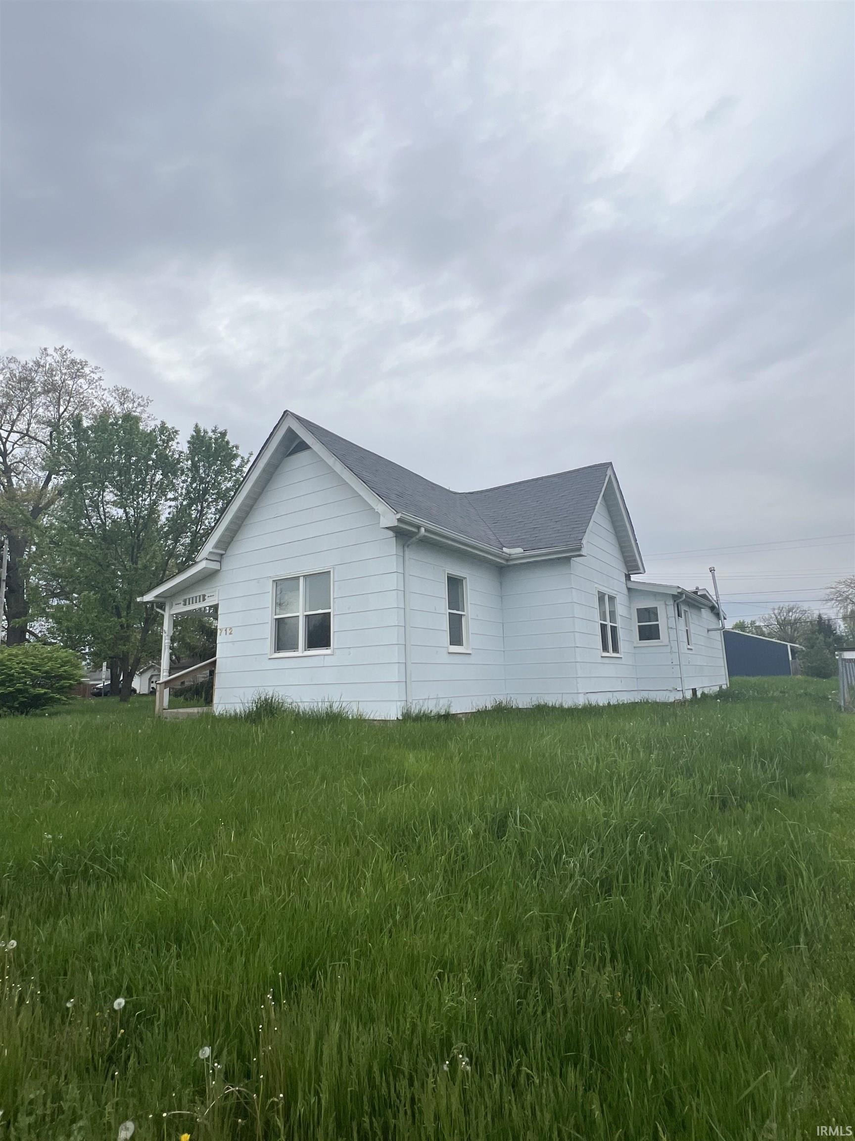 712 East Water Street Portland, IN 47371 - Photo 2 of 20