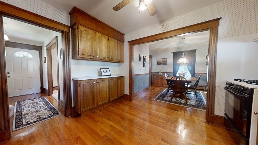 34 Edwin Road Waltham, MA 02453 - Photo 8 of 20 Gallery Image 8