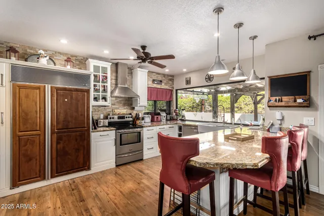 a view of a kitchen and dining room