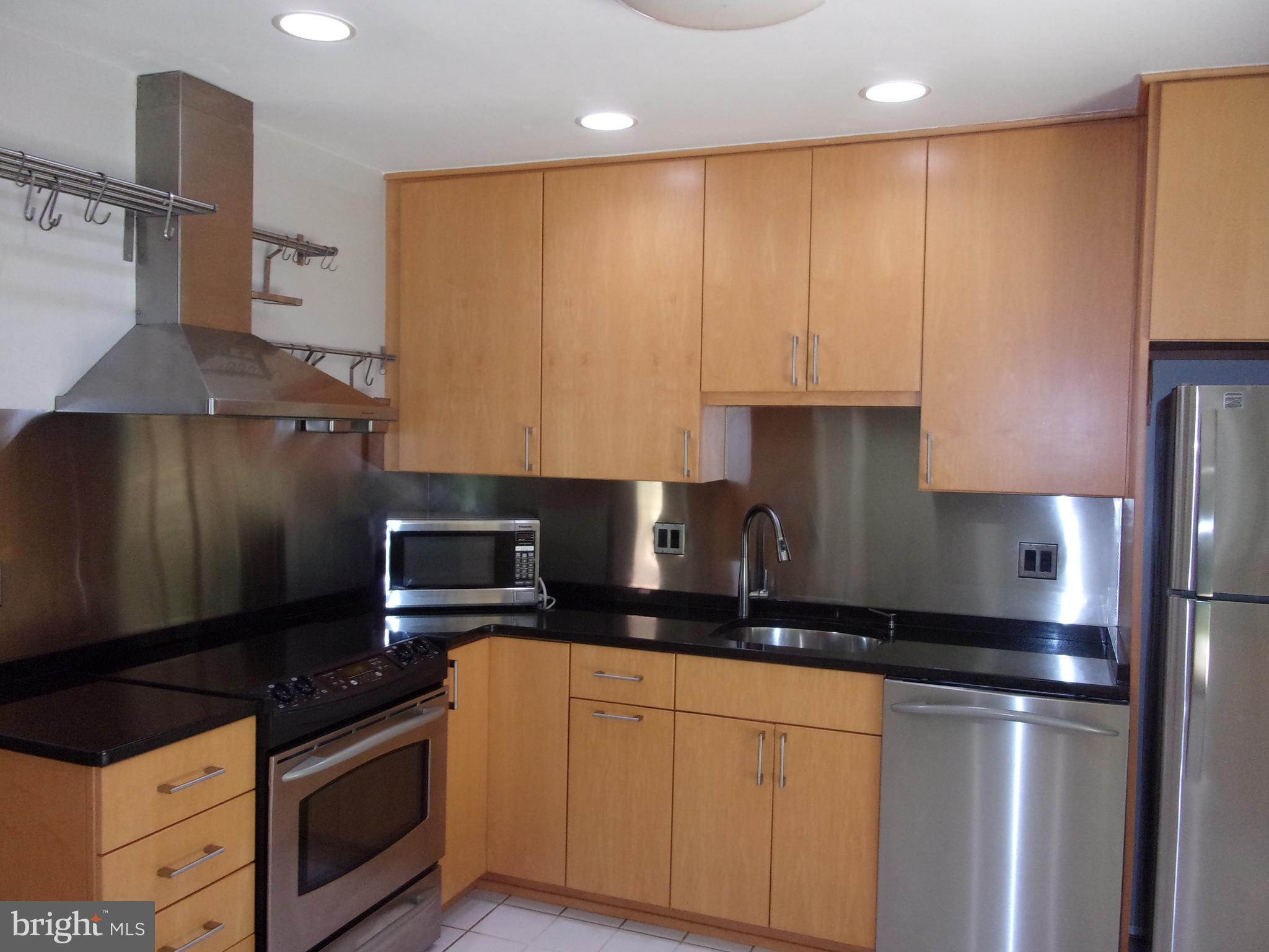 12114 Quorn Lane Reston, VA 20191 - Photo 10 of 35