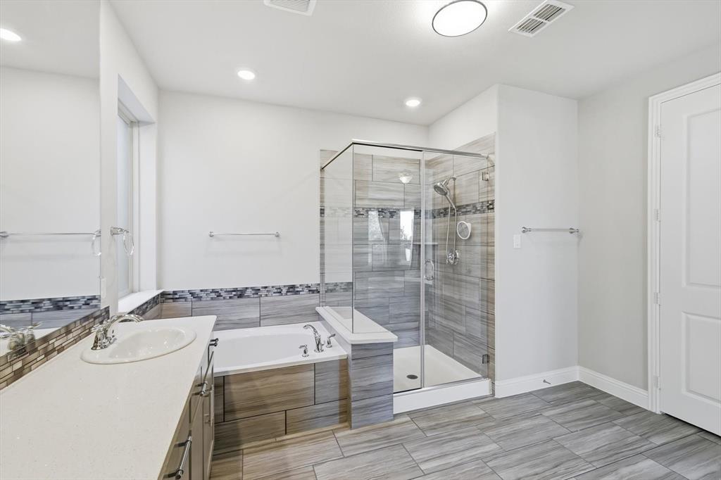 2114 Stanhill Drive Corinth, TX 76210 - Photo 20 of 40 a bathroom with a sink a mirror and a bathtub