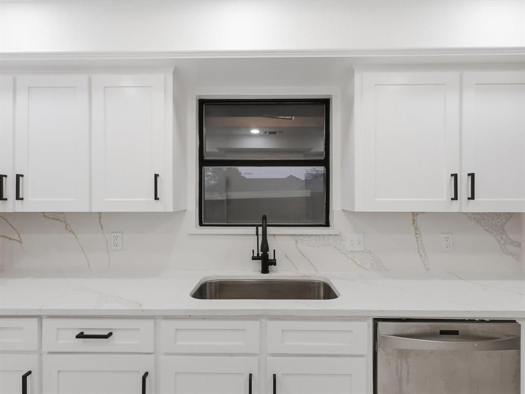 1202 High Ridge Drive Duncanville, TX 75137 - Photo 14 of 28 a sink with a mirror