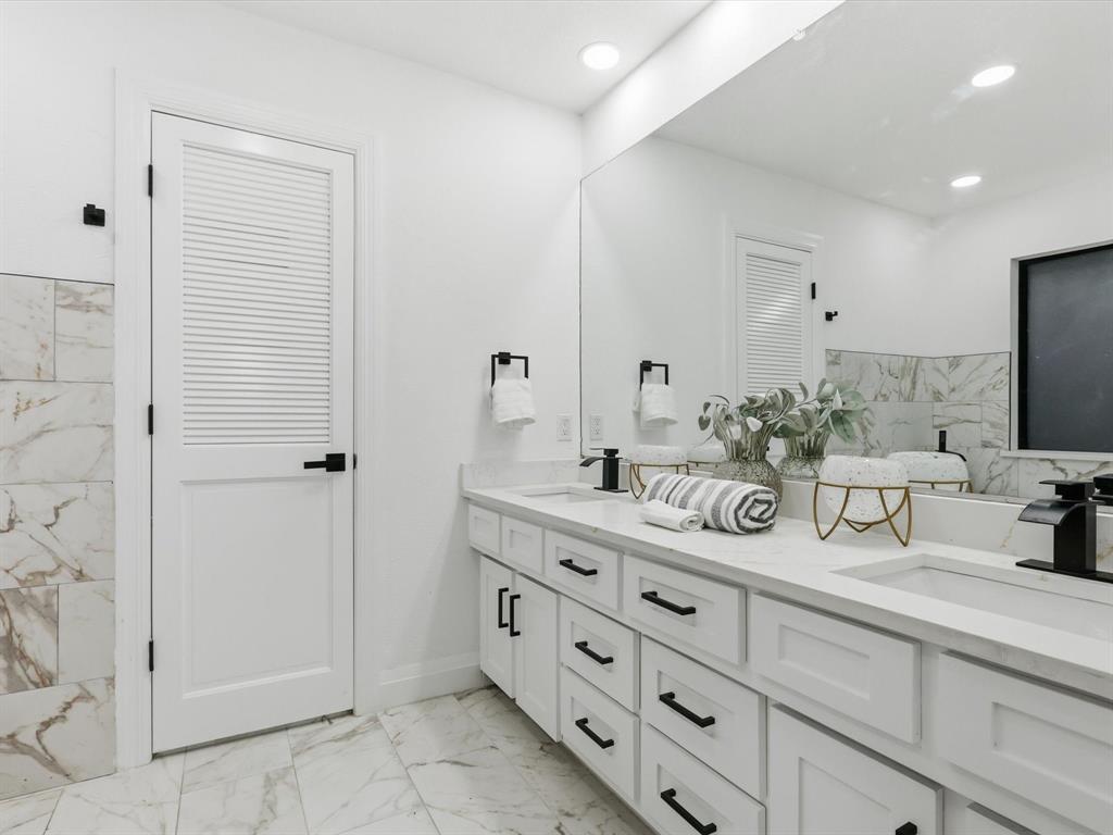 1202 High Ridge Drive Duncanville, TX 75137 - Photo 22 of 28 a bathroom with double sink and a mirror