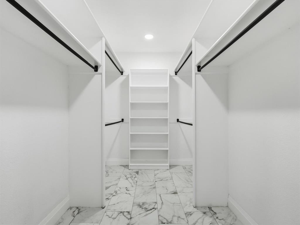 1202 High Ridge Drive Duncanville, TX 75137 - Photo 25 of 28 a view of walk in closet