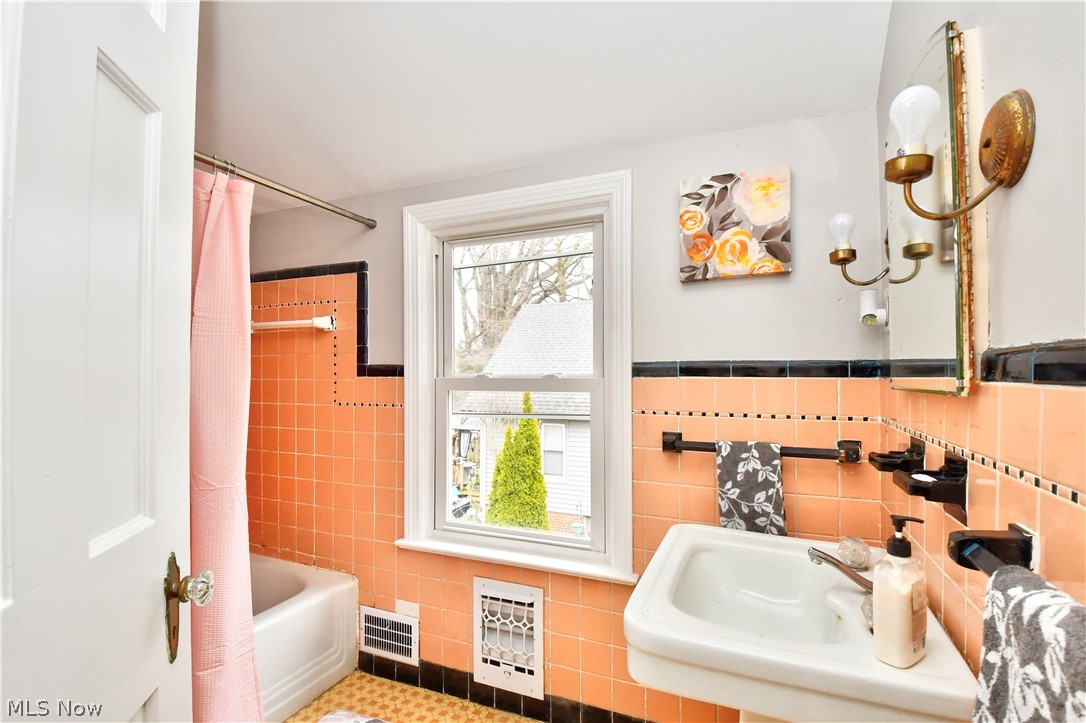 3983 Navahoe Road Cleveland Heights, OH 44121 - Photo 16 of 24 Gallery Image 16