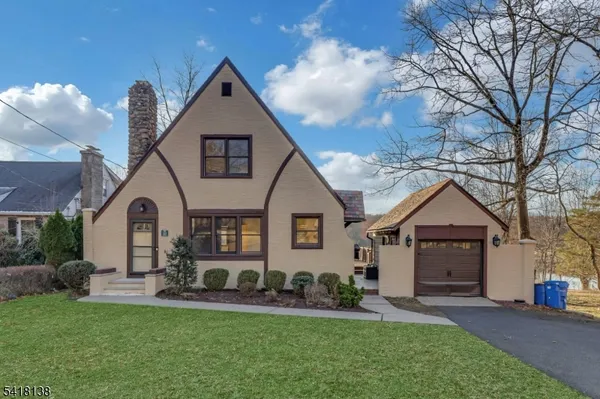 $799,000 | 10 Lake Drive West, Wayne, NJ 07470